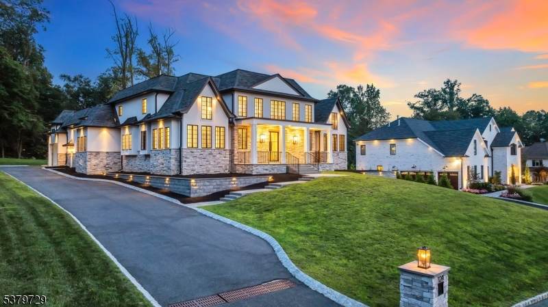 12 Hamilton Drive West - Photo 1