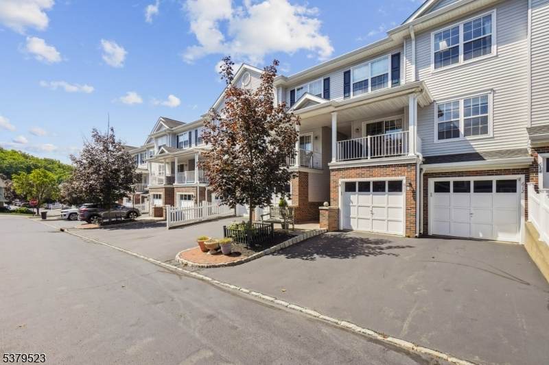 611 Knollwood Ct - Photo 1