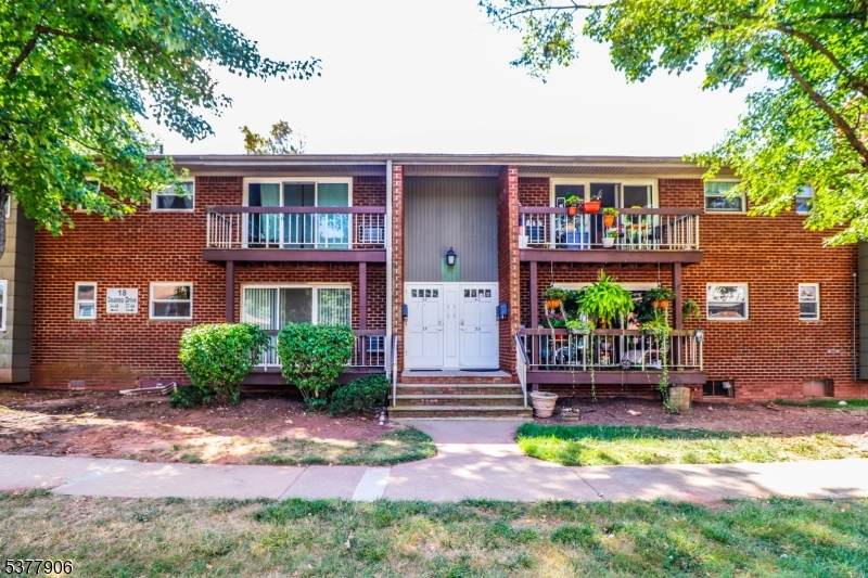 18 Deanna Drive Unit 37 - Photo 1