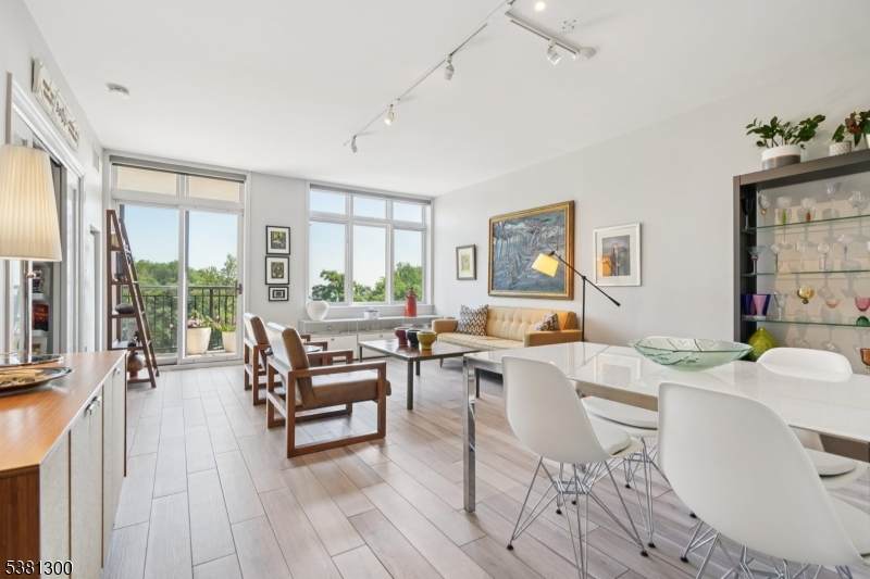 616 South Orange Ave, 5J - Photo 1