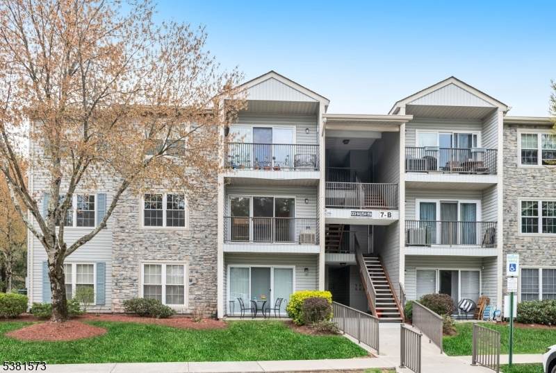 141 Robertson Way - Photo 1