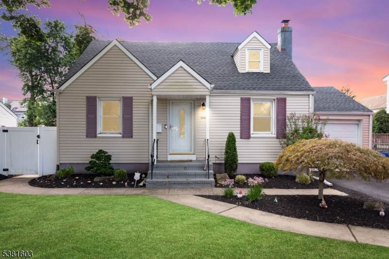 1510 Clinton Ave - Photo 1