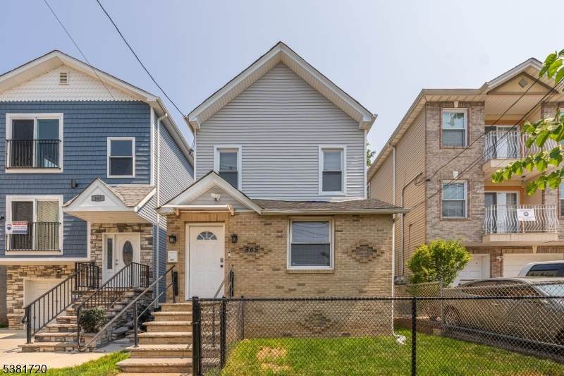 565 Pennsylvania Ave - Photo 1