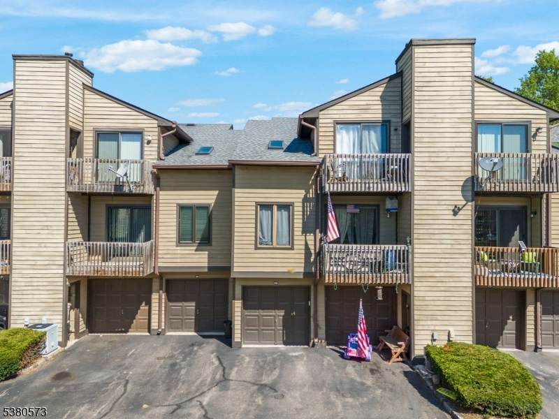 613 Village Cmns - Photo 1