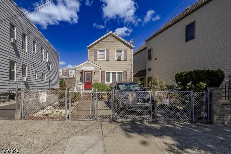 66 Garrison St - Photo 1