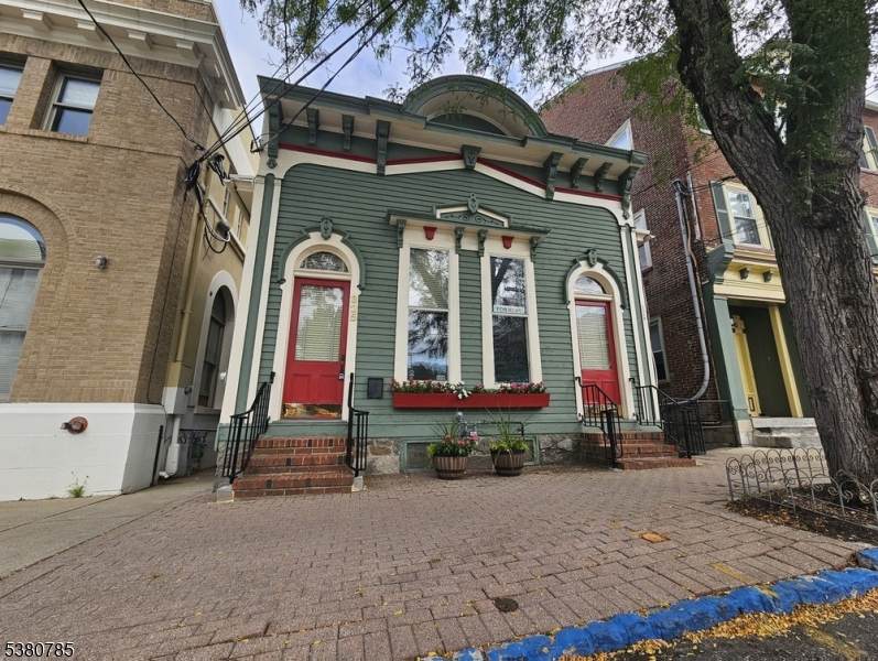 325 Front St - Photo 1