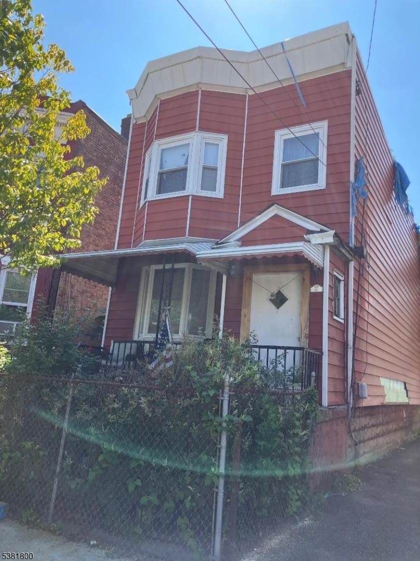 583 Bramhall Ave - Photo 1