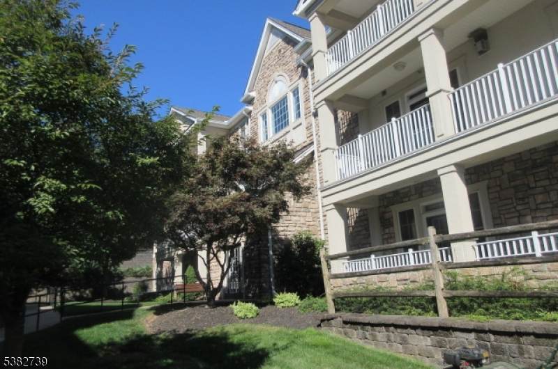 505 Holly Ln - Photo 1