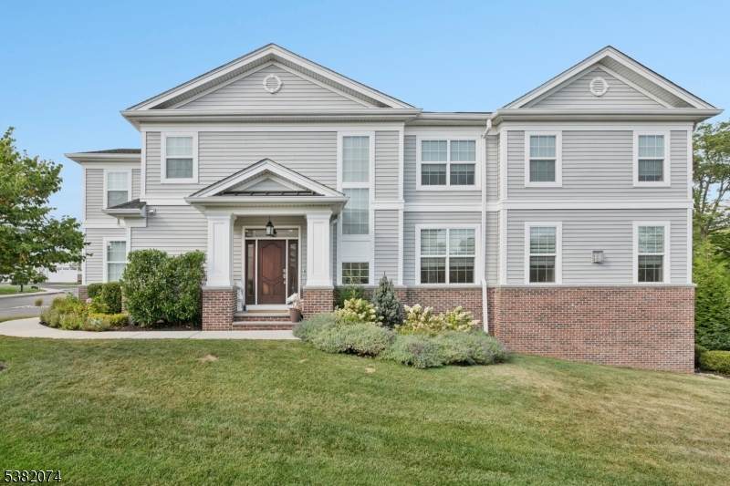 201 Monroe Ct - Photo 1