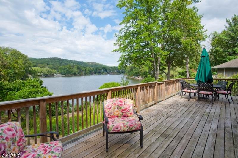 31 Lakeshore Dr - Photo 1