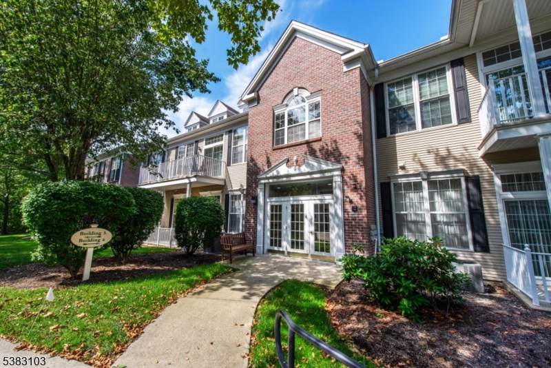 606 Four Seasons Dr - Photo 1