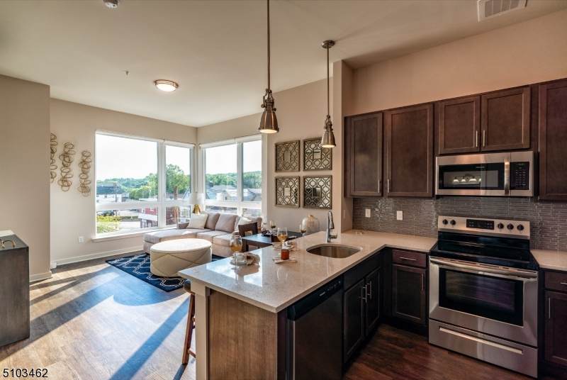 320 Valley St - Photo 1