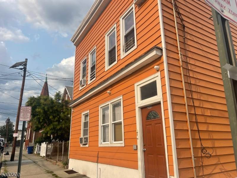 208 4Th St - Photo 1