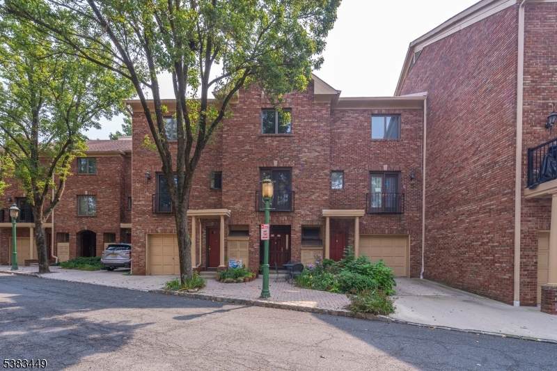 16 Mews Ln - Photo 1