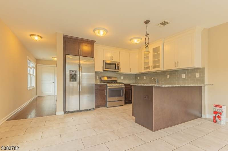 246 James St - Photo 1