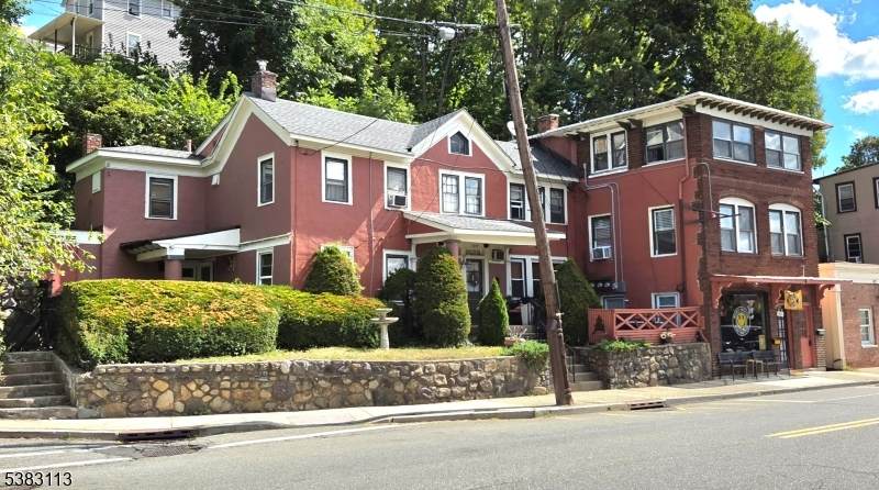 1017 Main St - Photo 1