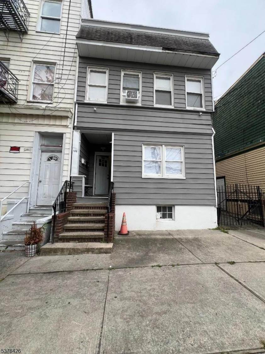 100 Davenport Ave - Photo 1