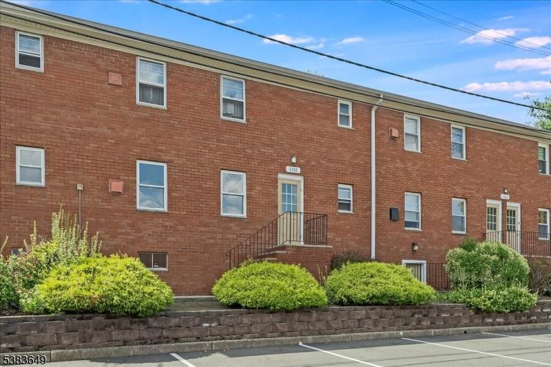 1132 Valley Rd - Photo 1