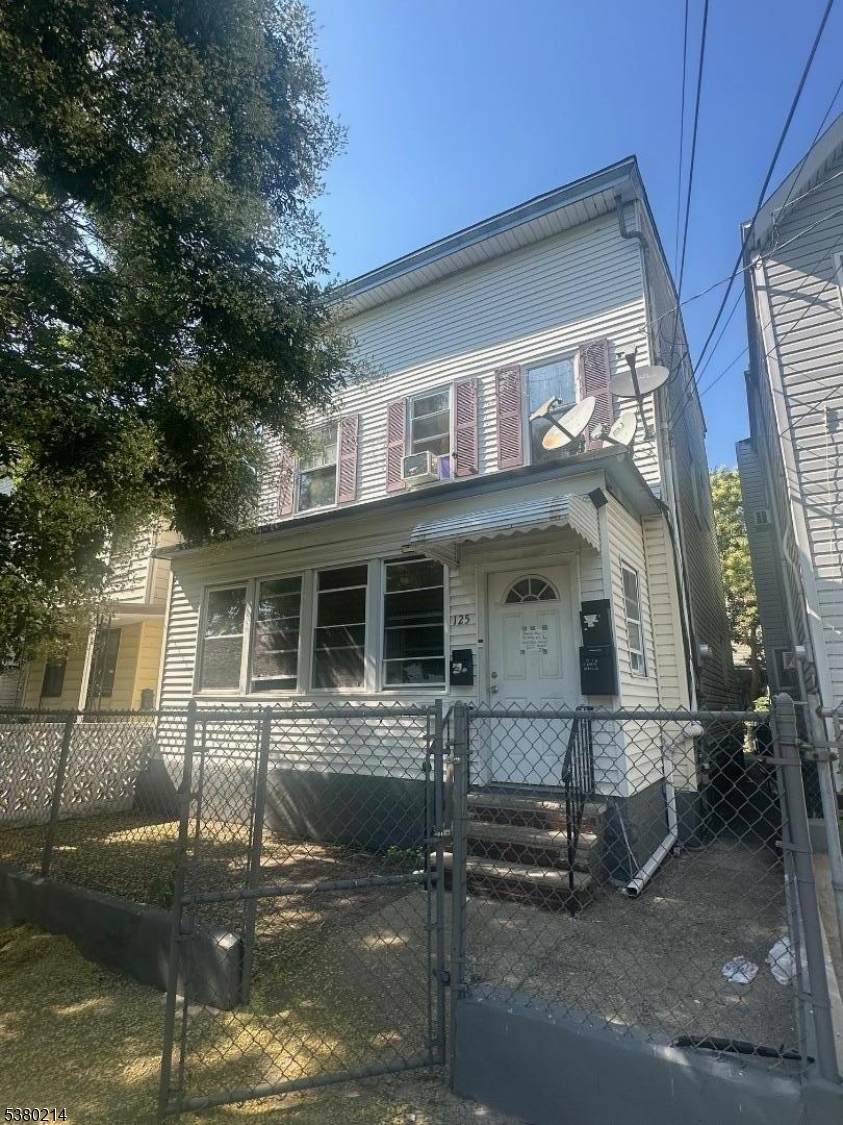 125 Pearl St - Photo 1