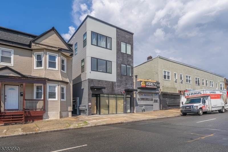 549 S Orange Ave - Photo 1