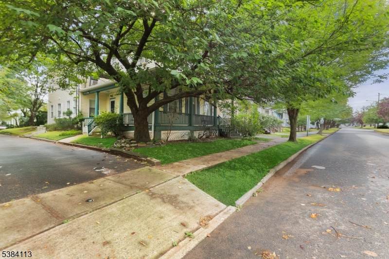 380 Seminary Ave - Photo 1
