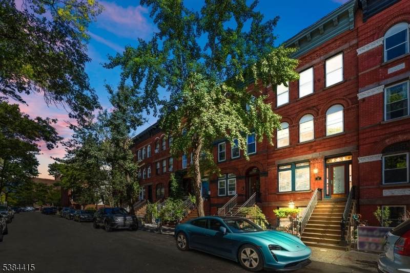 22 Monticello Ave - Photo 1