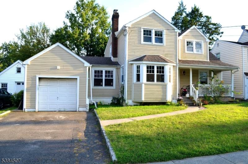 443 Pine Ave - Photo 1