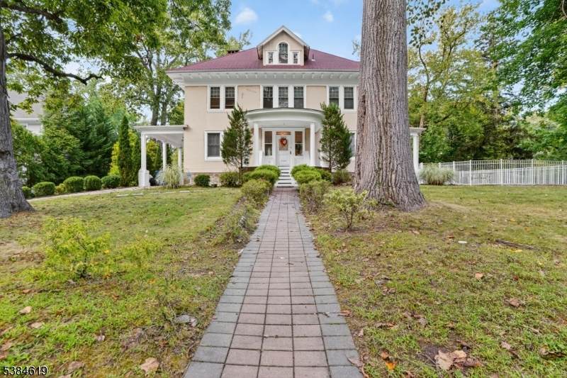 285 Maple St - Photo 1