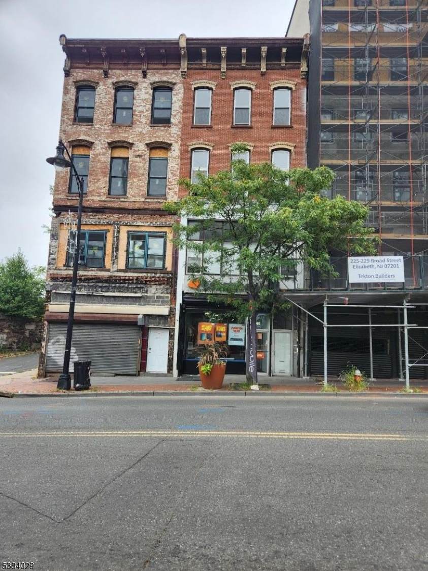 231 Broad St - Photo 1