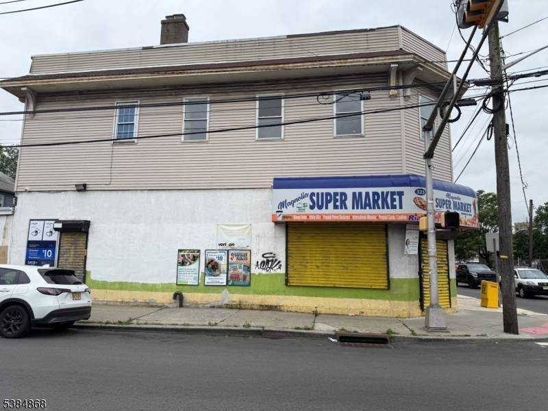 321 Jefferson Ave - Photo 1