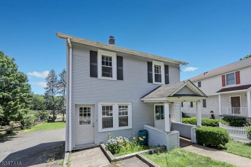 981 Valley Road - Photo 1