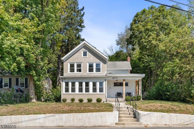 9 Lawnwood Ave - Photo 1