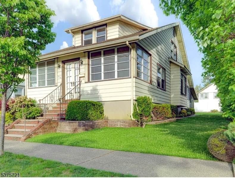 213 4Th Ave - Photo 1