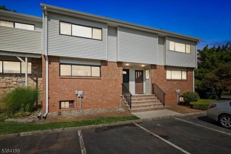 902 Merritt Dr - Photo 1