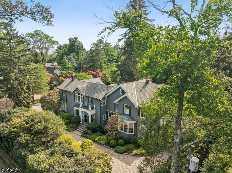 6 Lynwood Way - Photo 1