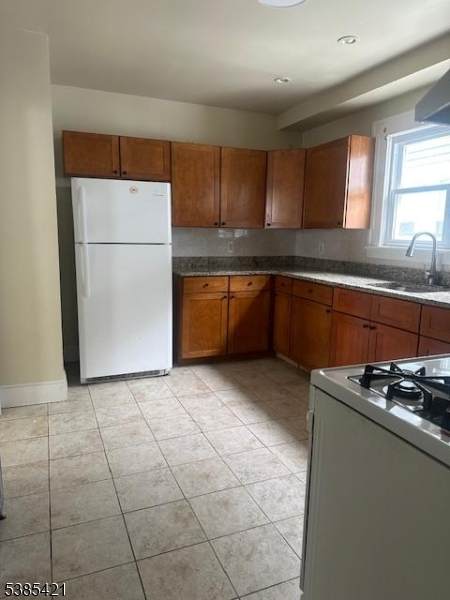 66 Poe Ave - Photo 1