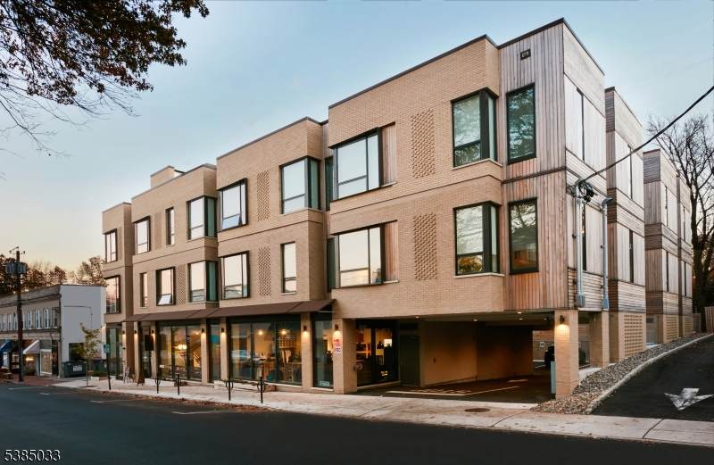 104 Baker St - Photo 1