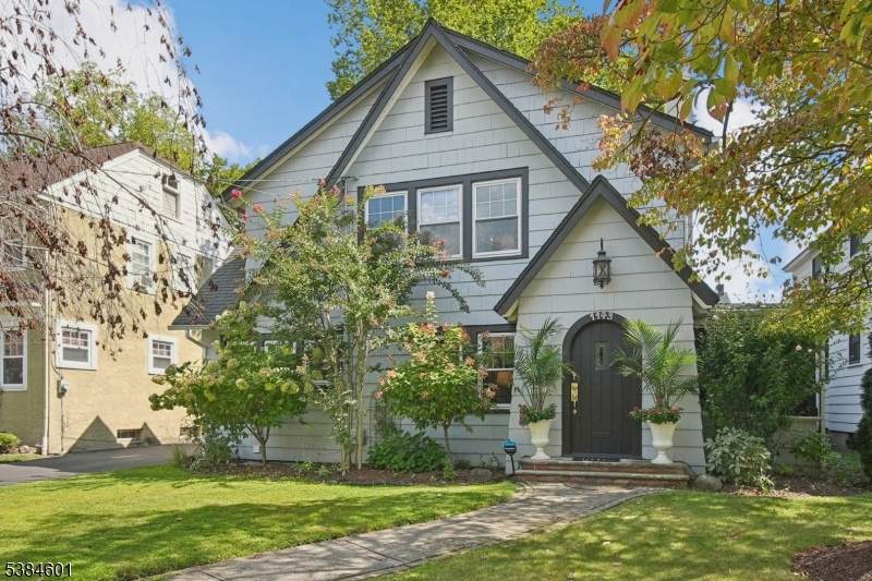 1143 Stilford Ave - Photo 1