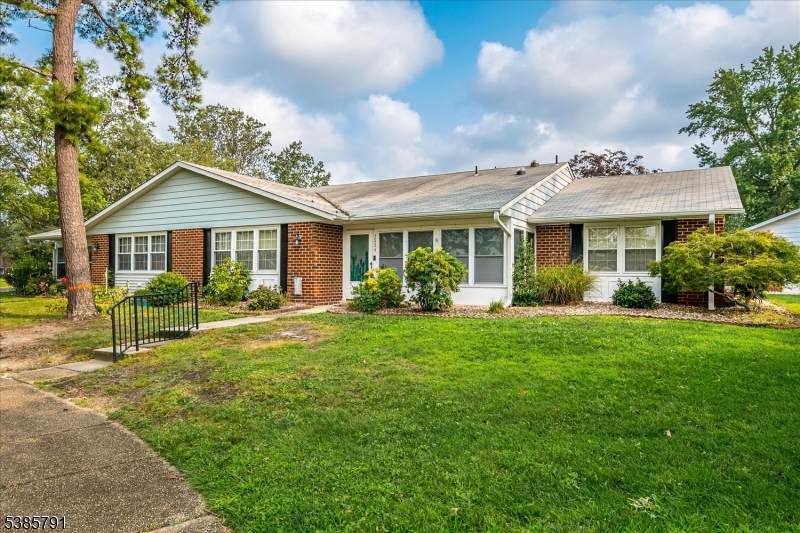 1052 Shetland Dr - Photo 1