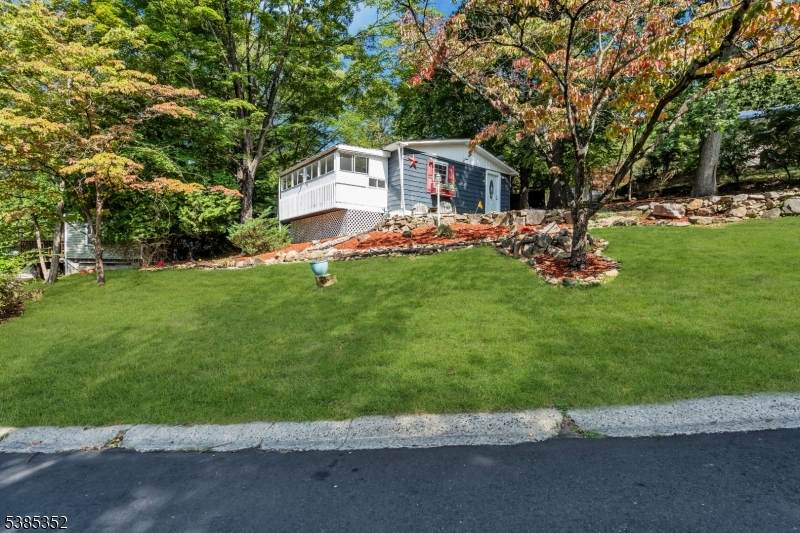 11 Northwood Dr - Photo 1