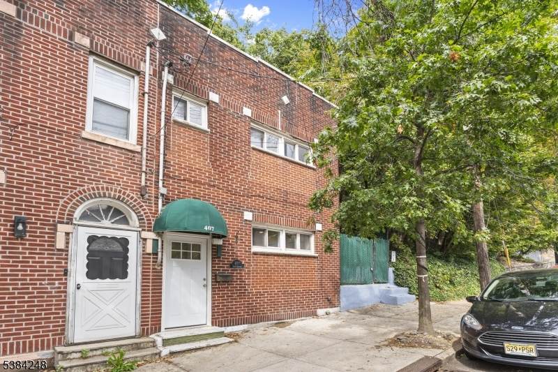 407 Park Ave - Photo 1