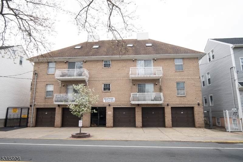 272 Walnut St - Photo 1