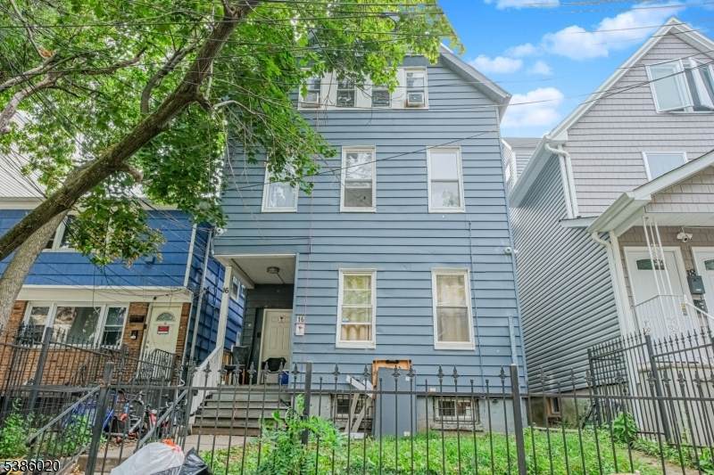 16 Alexander St - Photo 1