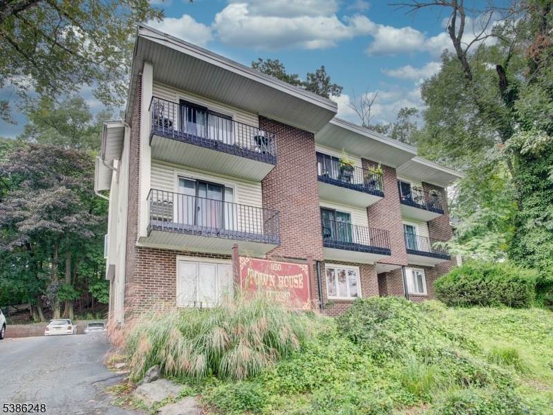 850 Bloomfield Ave - Photo 1