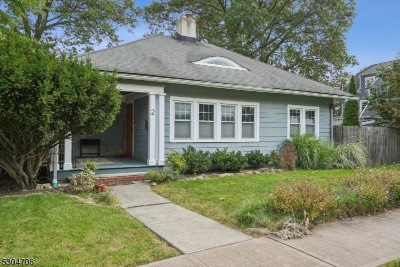 2 Oxford Ter - Photo 1