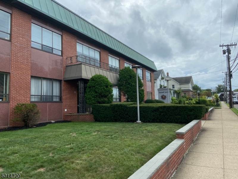 28 Millburn Ave - Photo 1