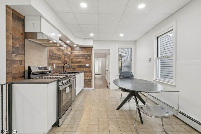 72 Houston St - Photo 1