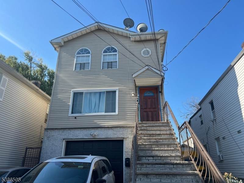 1012 Laura St - Photo 1