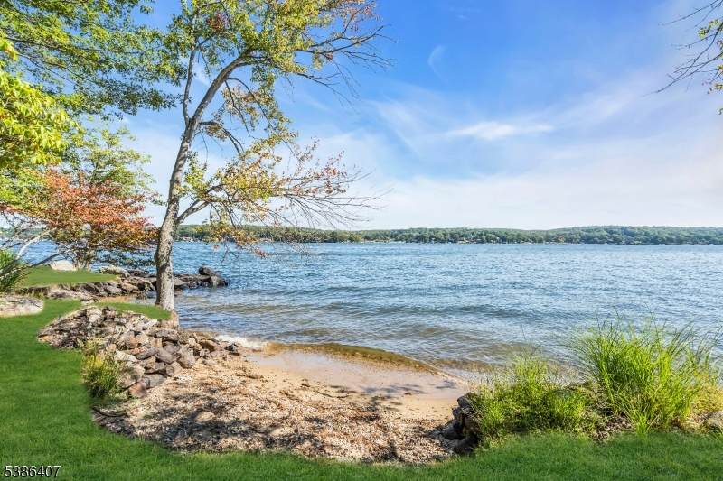 22 Ithanell Rd - Photo 1