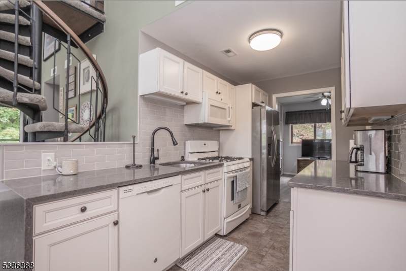 5 Augusta Dr Unit 2 - Photo 1